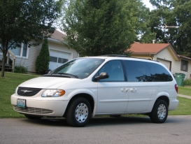 2002 Chrysler Town & Country LX Wht 