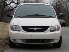 2003 Chrysler Town & Country LX Front
