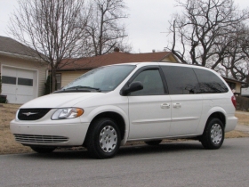 2003 Chrysler Town & Country LX Left Front